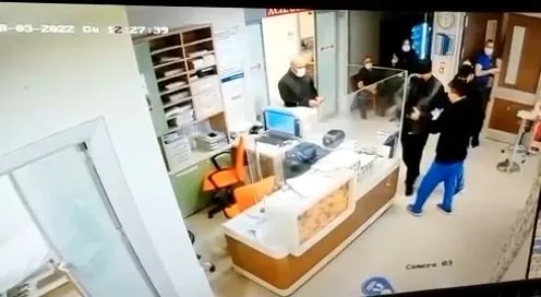 1647610960153.jpg Üsküdar'da 700 bin liralık gasp! Kurye kurşun yağdırdı-4