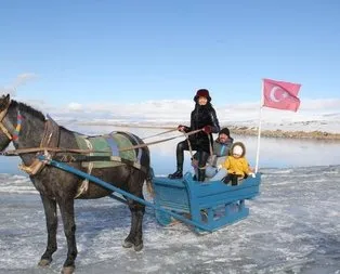 Çıldır Gölü’nde kızak sezonu başladı