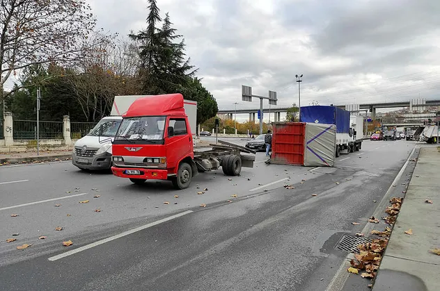 İstanbul'da trafiği kilitleyen kaza