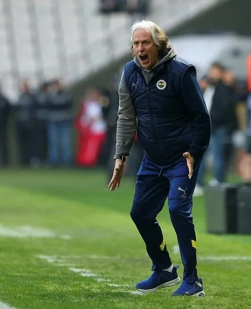 samandirada-sikayet-var-futbolculardan-jesusun-forma-adaletini-saglayamadigi-iddiasi-1683924244557.jpeg Samandıra’da şikayet var! Fenerbahçe kulislerinde şoke eden iddialar-2