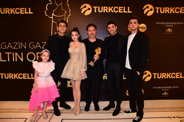 vefat-haberi-kardeslerimi-yikip-gecen-halit-ozgur-sari-yeni-adresi-yalniz-kurtta-sovunu-yapacak-1640369153722.jpg Yalnız Kurt'ta şovunu yapacak! Vefat haberi Kardeşlerim'i yıkıp geçen Halit Özgür Sarı yeni dizisiyle dönüyor-5