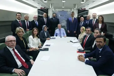 Başkan Erdoğan'dan Şarm el-Şeyh Barış Zirvesi dönüşü uçakta önemli açıklamalar