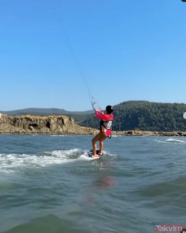 50’sine merdiven dayayan Pınar Altuğ 20’liklere taş çıkardı! Yağmur Atacan’ın biricik eşi cesaretini konuşturup uçurtma sörfü yaptı - 8