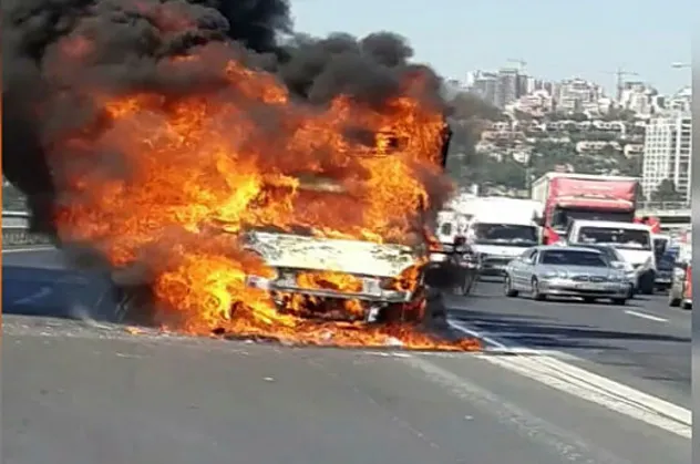 TEM'de trafiği kilitleyen olay! Bir anda alev aldı