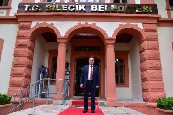 CHP'li Bilecik Belediye Başkanı Semih Şahin'in ilk işi Osmanlı figürlerini kazımak oldu!-3