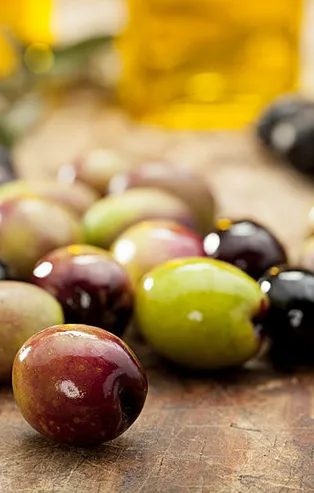 Rüyada zeytin görmek ne anlama gelir? Rüyada siyah zeytin görmek neye işarettir? Rüyada dalında yeşil zeytin görmek...