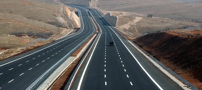 yol-kenarindaki-beyaz-levha-bakin-ne-ise-yariyor-1708152389962.jpg Yol kenarındaki beyaz levha bakın ne işe yarıyormuş-5