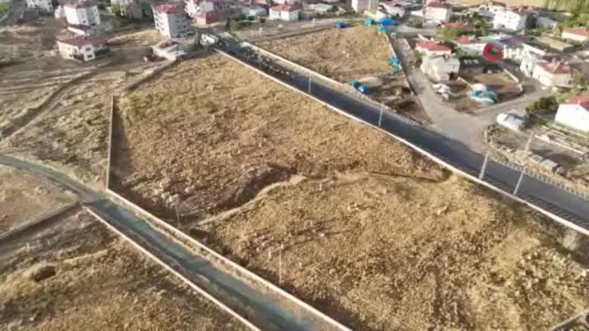 İki asırlık sahipsiz mezarlar sırrını koruyor