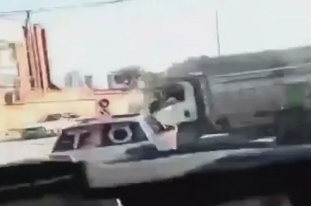 İstanbul'da korku dolu anlar! Kontrolden çıkan kamyon dehşet saçtı