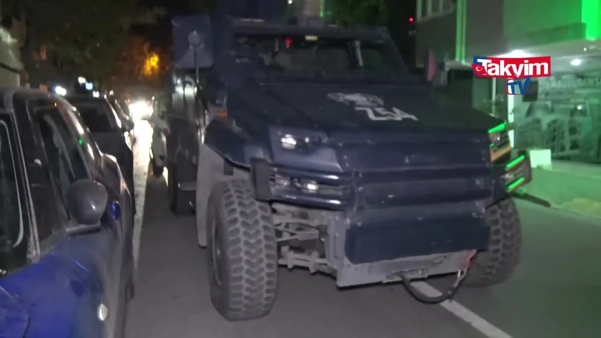 Yer: Avcılar! Temizlik yaparken 2 tane lav silahı buldu! Polis zırhlı araçlar gelip 'hafif tanksavar' silahlarına el koydu!