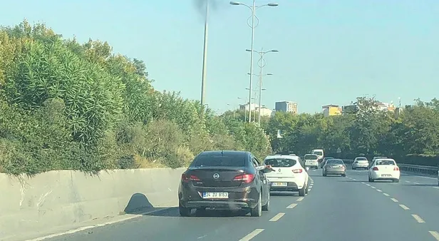 İstanbul trafiğinde dehşete düşüren görüntü! Sosyal medyadan tepki yağdı-2