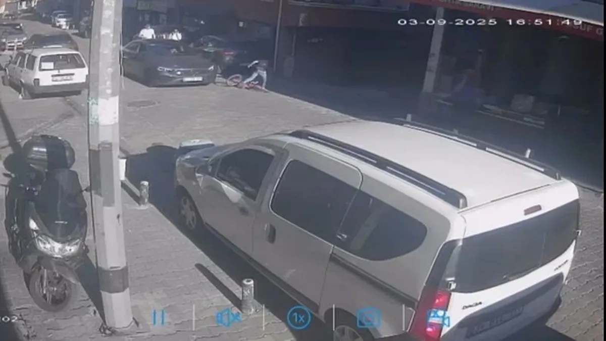 Kovaladığı 10 yaşındaki çocuğa otomobil çarptı! Yere düşünce tekme ve yumrukla darbetti