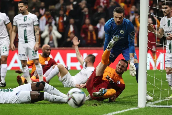 galatasarayda-okan-kocuk-pismanligi-muslerayi-bile-geride-birakti-1641725745377.jpg Galatasaray'da Okan Kocuk pişmanlığı! Muslerayı bile geride bıraktı-5