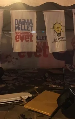 Beşiktaş'ta "evet" çadırına saldırı