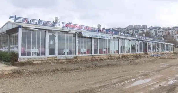 İş yerleri CHP'li Büyükçekmece Belediyesi tarafından mühürlenen esnaf isyan etti