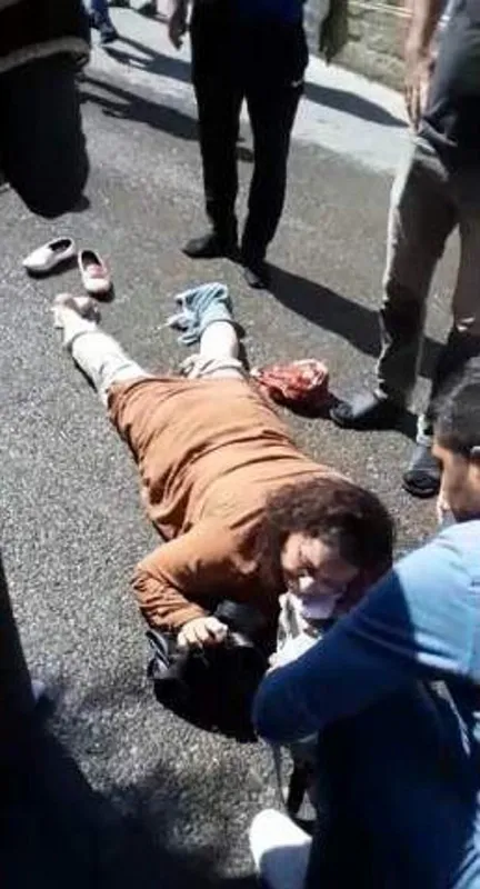 bosanma-asamasinda-oldugu-esini-sokak-ortasinda-vurdu-yaklasani-vururum-tehdidi-1631106678792.jpg Boşanma aşamasında olduğu eşini sokak ortasında vurdu! 'Yaklaşanı vururum' tehdidi-3