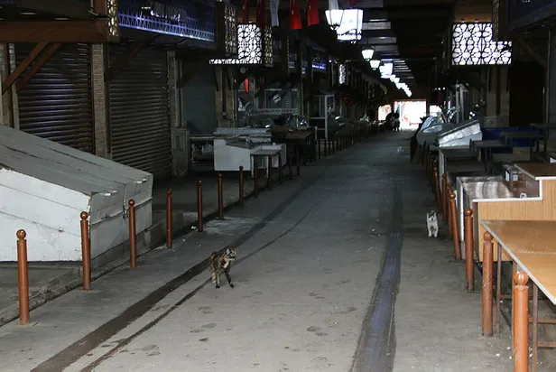 Türkiye'de koronavirüs önlemleri! Elazığ'da 92 yıllık Kapalı Çarşı ilk kez kapandı!-3