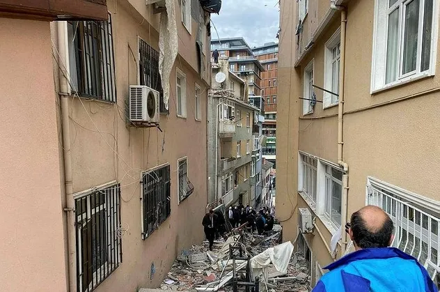 İstanbul Üsküdar'da korkutan patlama: Biri ağır 4 yaralı | Bakanlık, Valilik, Belediye ve Kaymakamlıktan peş peşe açıklamalar