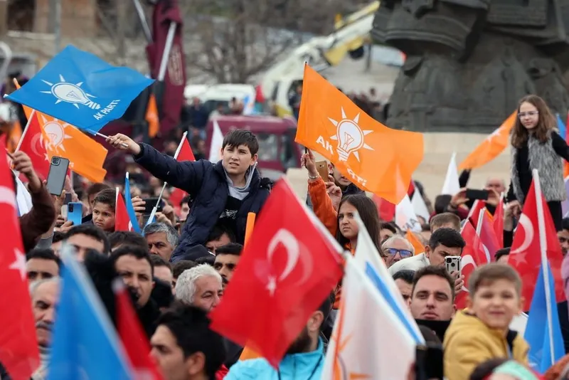 baskan-erdogandan-konyada-onemli-aciklamalar-chpdeki-paradan-kule-skandalina-tepki-dem-ile-ittifak-halindeler-1710680201363.jpeg Başkan Erdoğan'dan Konya'da önemli açıklamalar! CHP'deki 'paradan kule' skandalına tepki | "DEM ile ittifak halindeler"-12