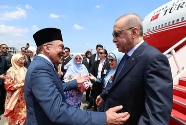Enver İbrahim'den Başkan Erdoğan'a teşekkür: Türkçe şarkı sosyal medyada gündem oldu
