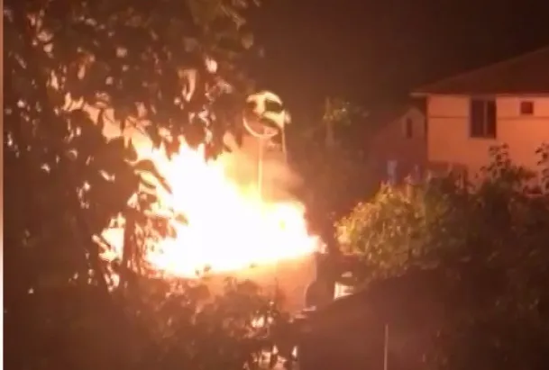 Beykoz’da gecekondu alev alev yandı