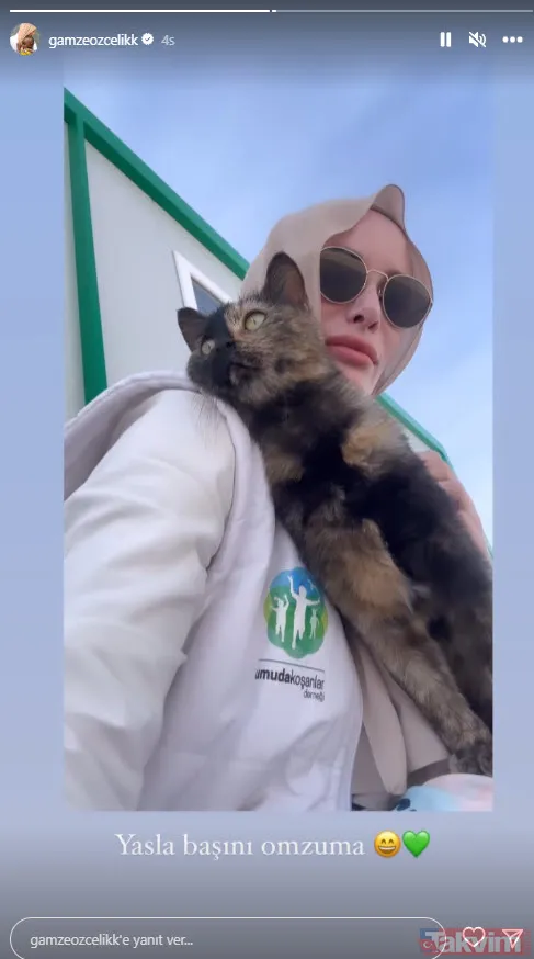 Özçelik O Anları "Yasla Başını Omzuma" Notuyla Paylaştı.