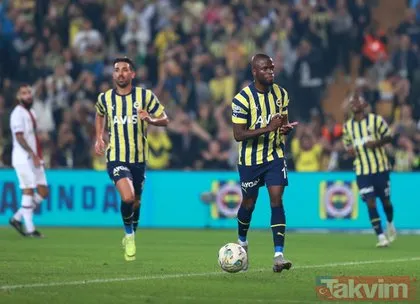 Süper Lig’de 9 gollü maç! Spor yazarları Fenerbahçe - Karagümrük maçını değerlendirdi: Kadıköy’de enteresan şeyler oluyor