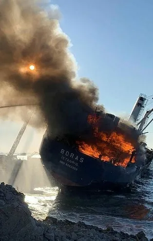 Son dakika: Kartal'da iskeleye bağlı gemide yangın çıktı! Valilikten açıklama geldi