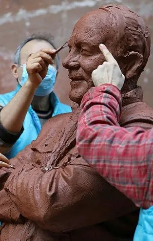 CHP'li belediyelerin heykel yarışı devam ediyor: Buca Belediyesi Bekir Coşkun'un heykelini açmaya hazırlanıyor