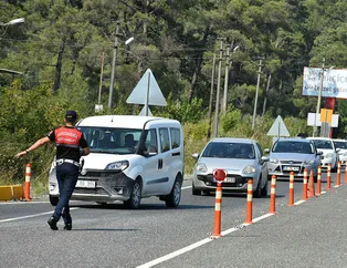 Denetimler arttı kuyruk oluştu: 24 saatte 25 bin araç...