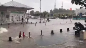 Üsküdar’da denizle kara birleşti