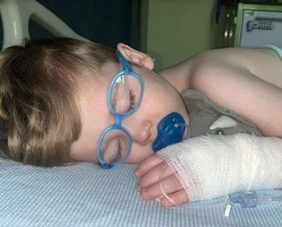 3 yaşında Kinder Sürpriz kurbanı oldu!