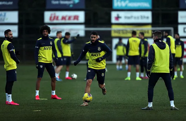 fenerbahcede-transferde-dev-operasyon-4-ayrilik-11-imza-1595836221637.jpg Fenerbahçe'de transferde dev operasyon! 4 ayrılık, 11 imza-2
