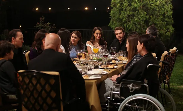 beklenen-oldu-cukurun-olay-isimleri-tufanlar-koparacak-tam-bir-daha-gelmezler-dendigi-anda-sovunu-yapti-1632466547193.jpg Beklenen oldu Çukur'un olay isimleri tufanlar koparacak! Tam bir daha gelmezler dendiği anda şovunu yaptı-3