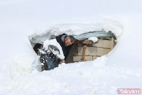 Kar kalınlığı 2 metreyi aştı! Van'ın köylerinde 'beyaz esaret' yaşanıyor - 19