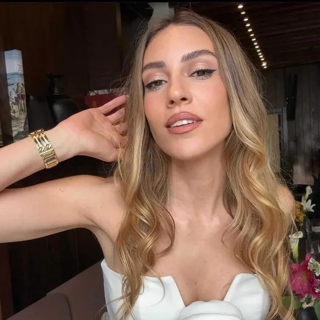 Sinem Kobal dönüyor!