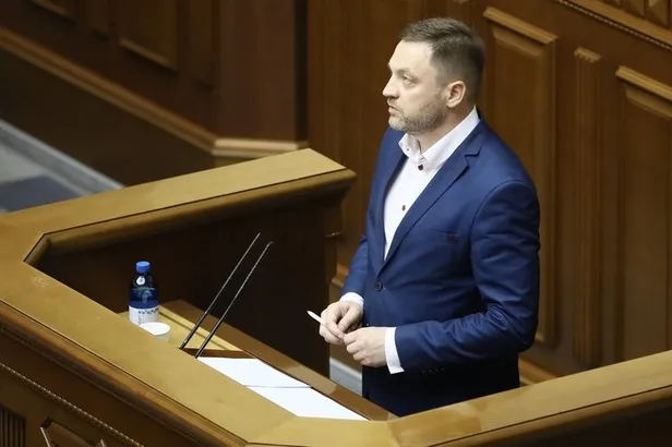 vefat-eden-ukrayna-icisleri-bakani-denys-monastyrsky-kimdir-kac-yasindaydi-denys-monastyrsky-neden-oldu-olduru-1674031625905.jpeg Vefat eden Ukrayna İçişleri Bakanı Denys Monastyrsky kimdir, kaç yaşındaydı? Sabotaj mı kaza mı? Denys Monastyrsky neden öldü, öldürüldü mü?-2