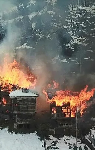 Rize'de yangın faciası! 2 ev 2 serendi ve 1 kamyonet küle döndü