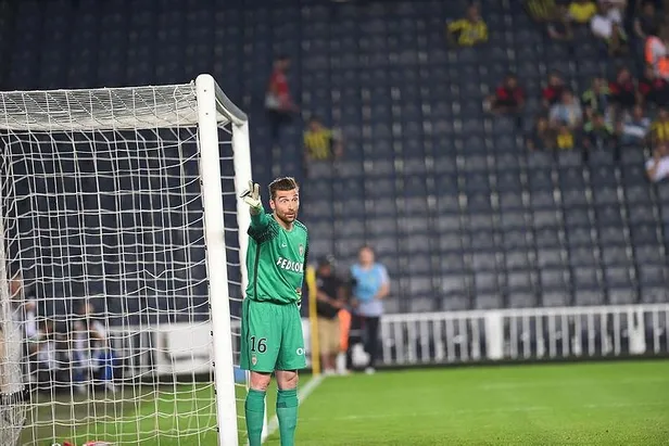 SON DAKİKA: Galatasaray'ın eski kalecisi De Sanctis trafik kazası geçirdi-1