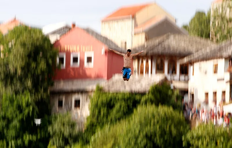  Bosna Hersek'teki Mostar Köprüsü'nde nefes kesen anlar!  - 11