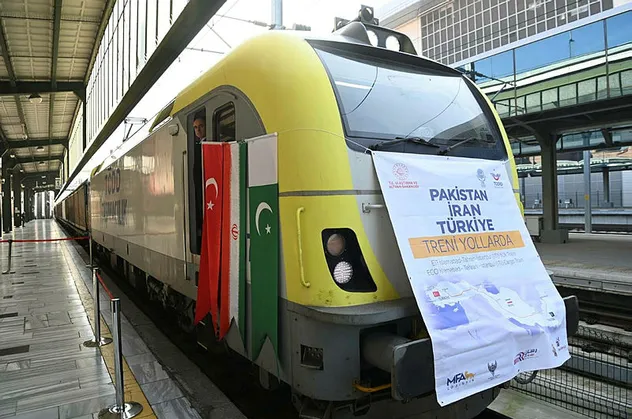 Yeniden sefere başlayan İslamabad-Tahran-İstanbul yük treni Ankara'ya ulaştı