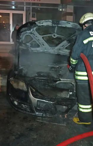 Son dakika: Düzce'de park halindeki otomobil yandı