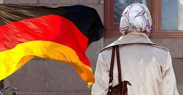 Berlin'de başörtülü kadına ırkçı saldırı!
