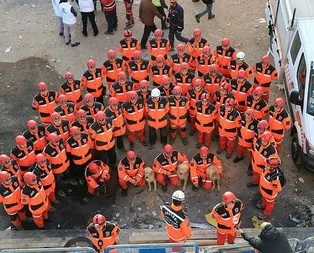 Elazığ depreminin kahramanlarından duygulandıran tören!