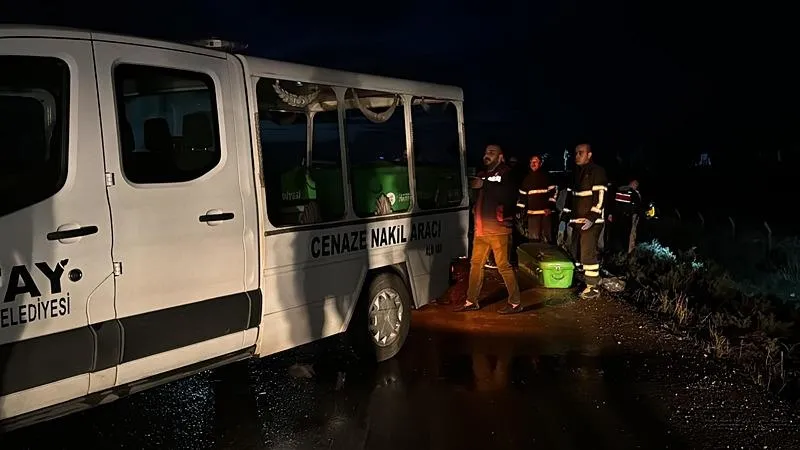 Hatay'da katliam gibi kaza: 2 otomobil çarpıştı 5 kişi öldü-2