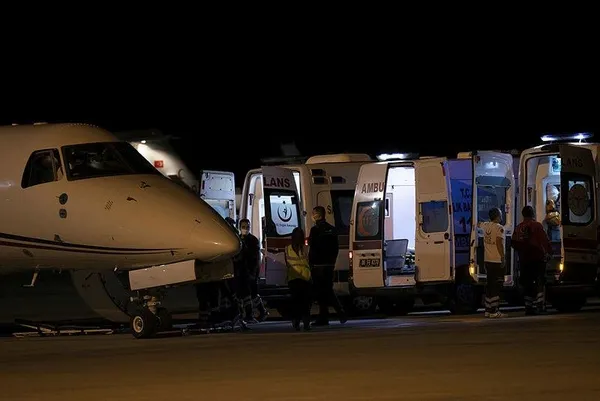 Son dakika: Lübnan'daki patlamada yaralanan 3 kişi ambulans uçakla Türkiye'ye getirildi-3