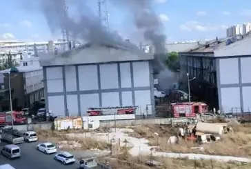 Başakşehir'de korkutan yangın itfaiye ekiplerince söndürüldü
