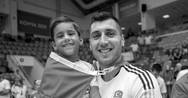 A Milli Erkek Hentbol Takımının kaptanı Cemal Kütahya ve oğlu Çınar Kütahya'dan acı haber! Enkaz altında kalmışlardı...