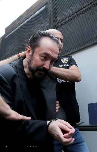 İşte Adnan Oktar'ın evinden çıkan silahlar