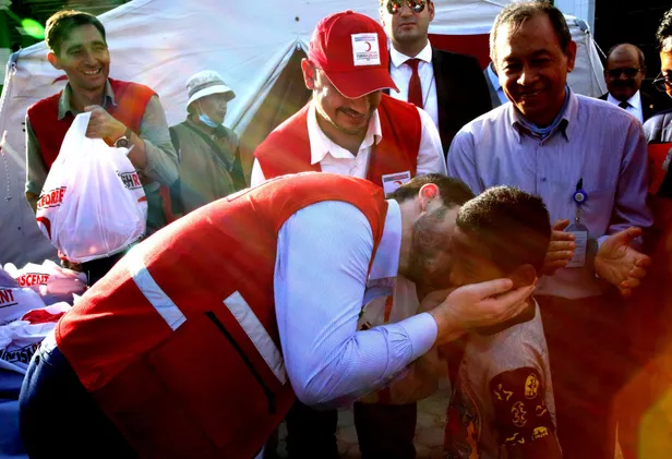 Bakan Albayrak'tan Endonezya'daki felaketzedelere yardım eli-2